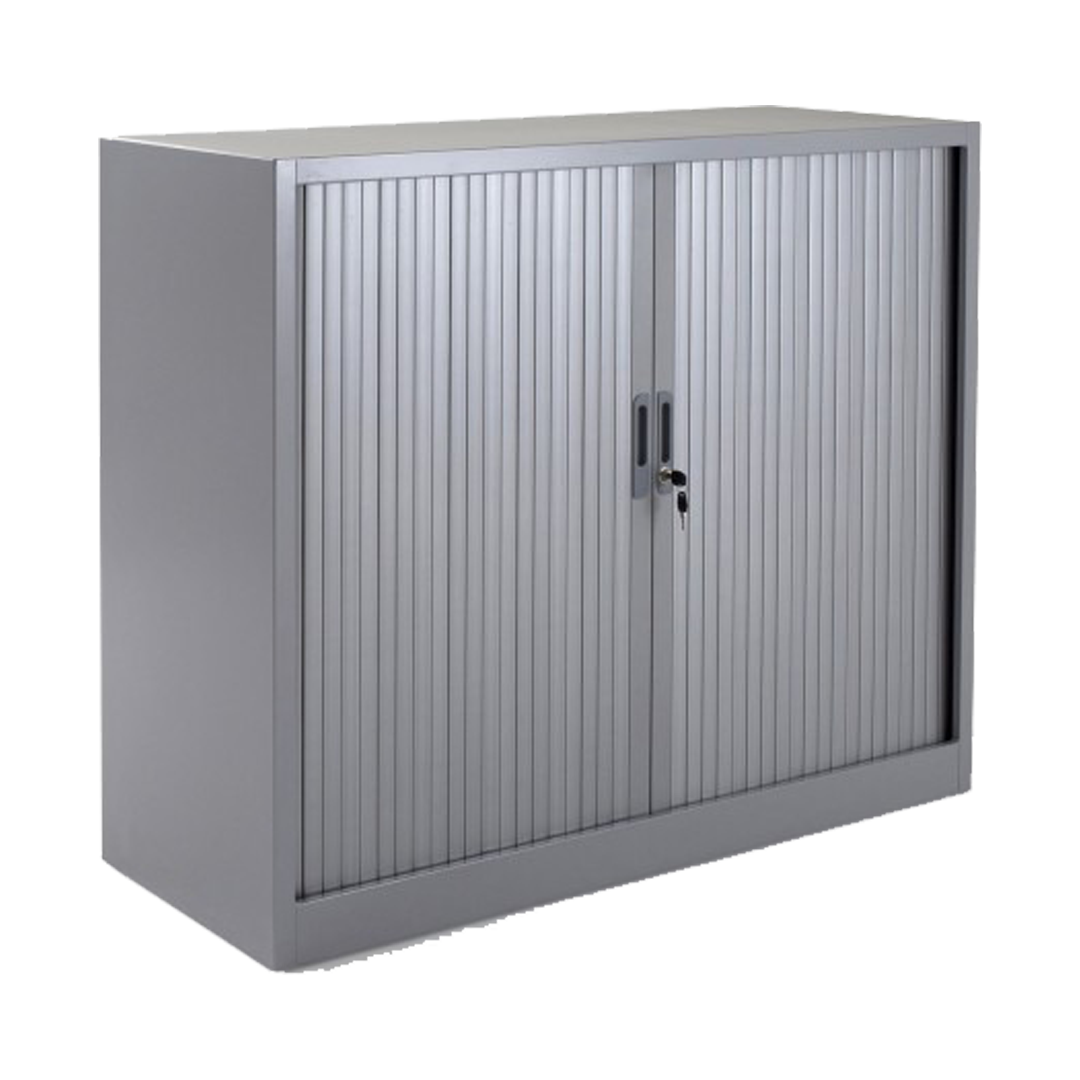 Armoire métallique basse à rideaux dans un environnement de bureau, combinant élégance et fonctionnalité.